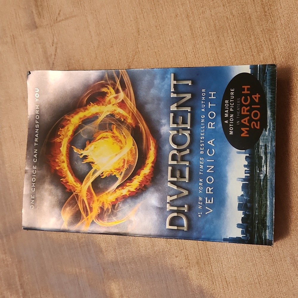 Divergent paperback